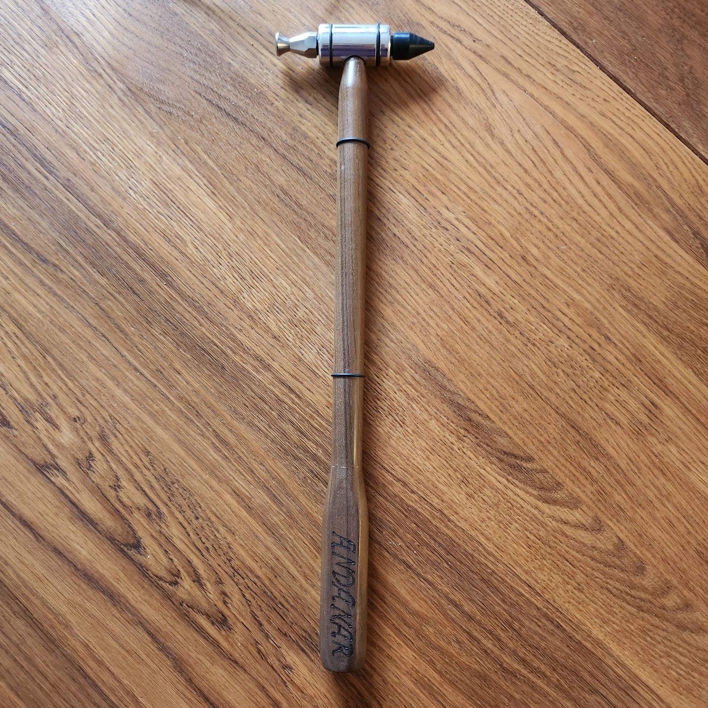 Martillo de puntas intercambiables.